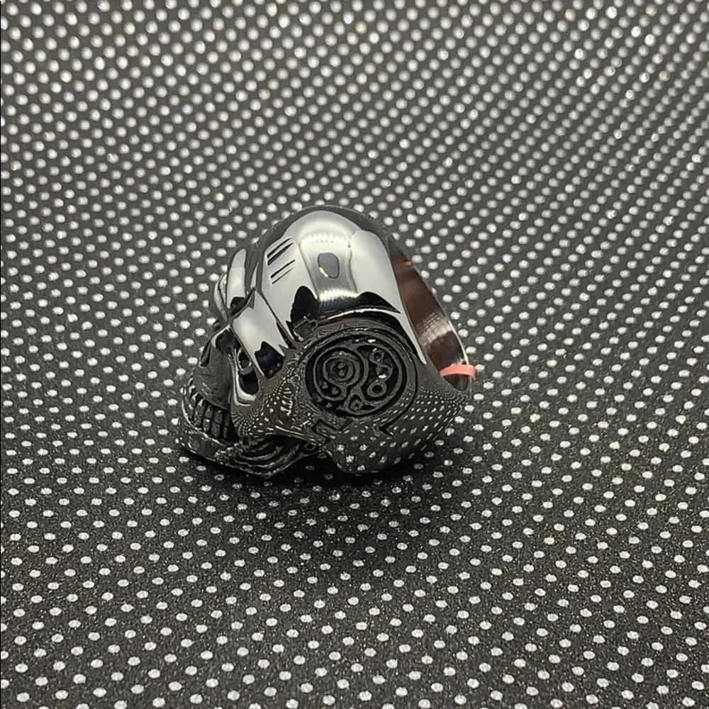 New Men’s Skull Ring in Black Oxidized Stainless Steel
